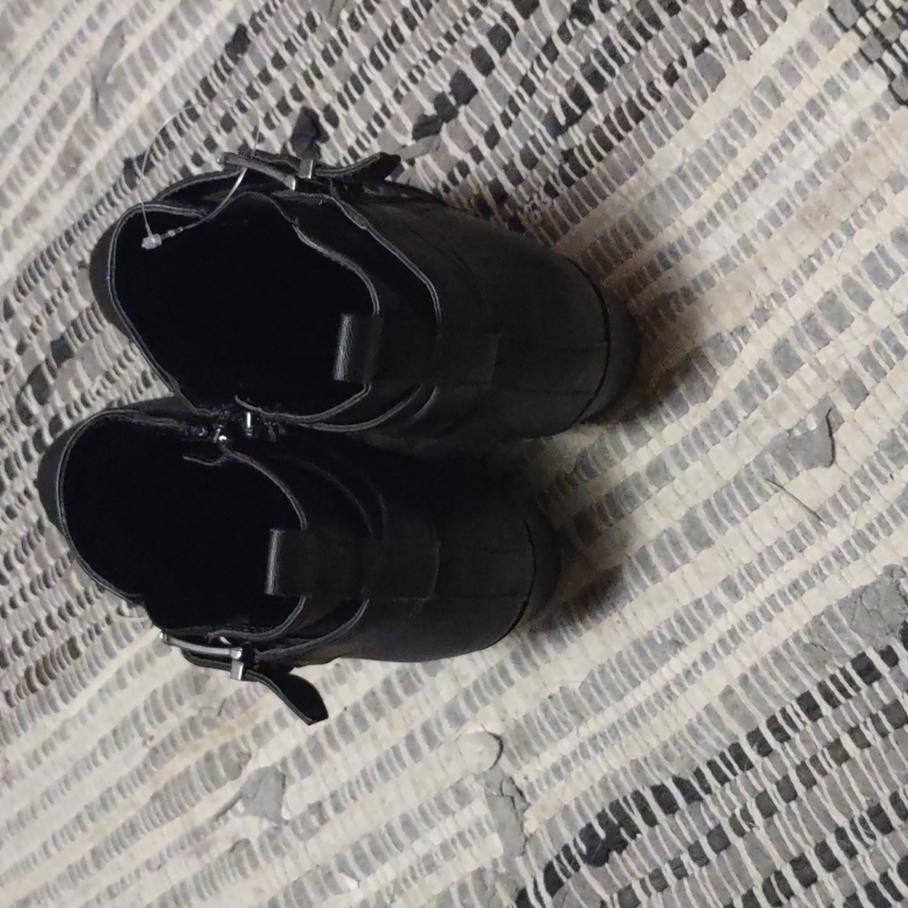 Shoes - Picture 3 of 3